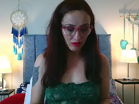 IberianMoonMK Webcam show