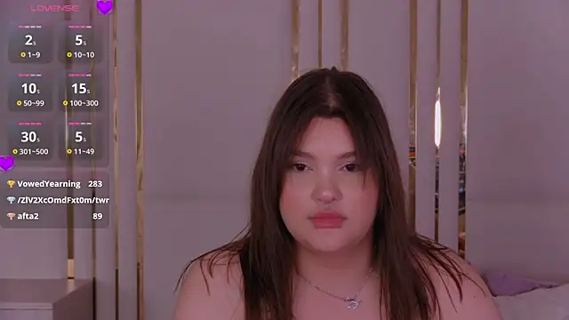 EmilyHyde's Live XXX Chat