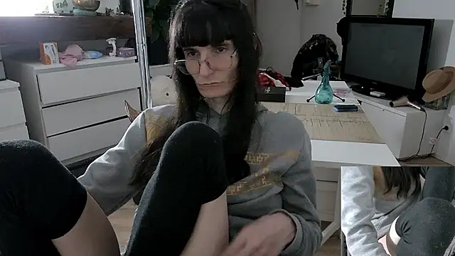 CeriseLapine's Live XXX Chat