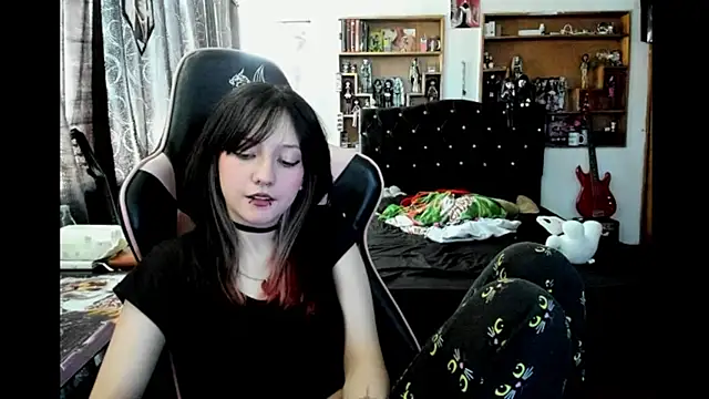 Chat +18 de Maki_Zein_ ao vivo