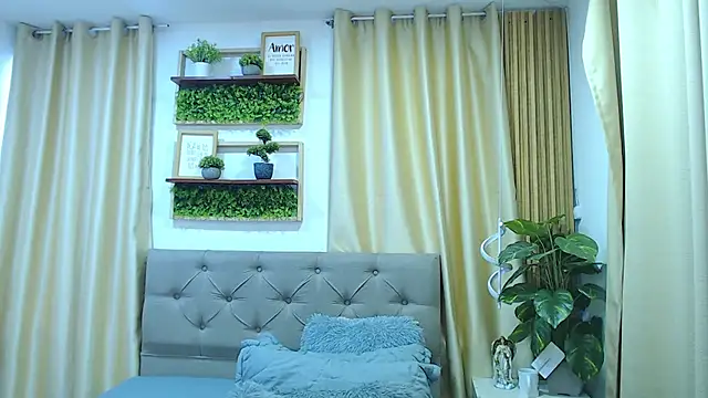 XXX chat uživo modela sasi_luna