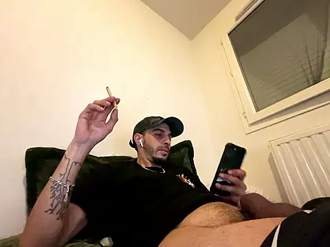 Rebeu313: онлайн-секс-чат