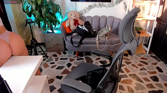 CelesteBrucee's Live XXX Chat