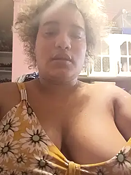 Hilarybunnyy: διαδικτυακό σόου στην κάμερα