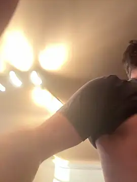 DILFiGuess1's Live XXX Chat