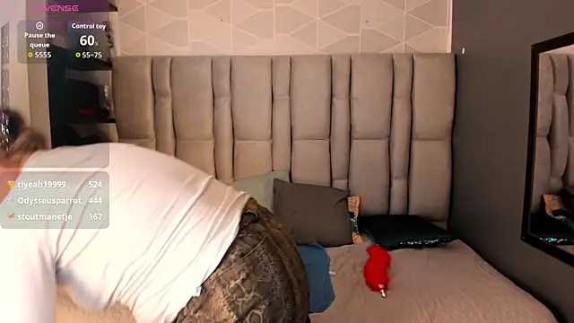 Charlot_milf élő XXX-chatje