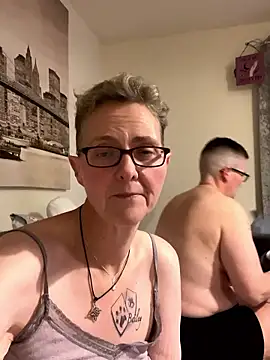 Curvy-Jinx Live XXX-Chat