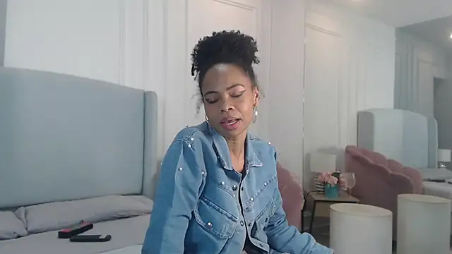 ChantalGarner's Live XXX Chat