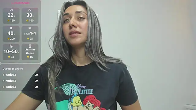 karlyy_ Show in webcam