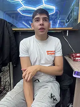 Johan_stick লাইভ XXX চ্যাট