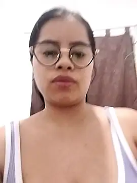 Chatroom XXX en direct de charlotte_moineau