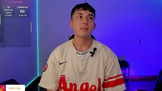 Онлайн чат XXX oliver_kyy