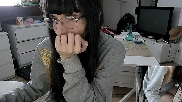 CeriseLapine's Live XXX Chat