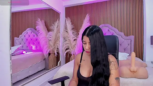 SelenaStonne Adlı Modelin Canlı XXX Sohbeti