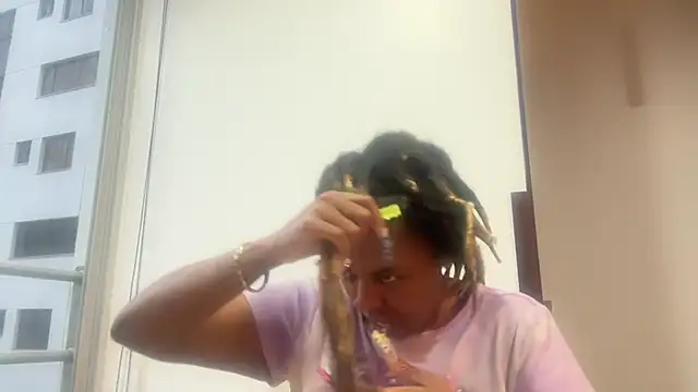 ChocolateCakeQueen 即時 XXX 聊天