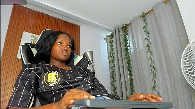 Evaa_18 – Naživo XXX chat