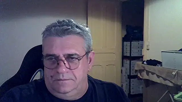 _hippo_: διαδικτυακό σόου στην κάμερα