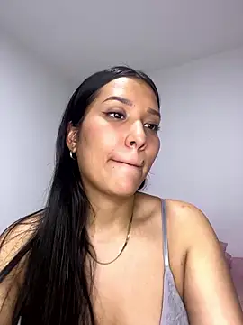 IsabellaJoness_: απευθείας συνομιλία ΧΧΧ