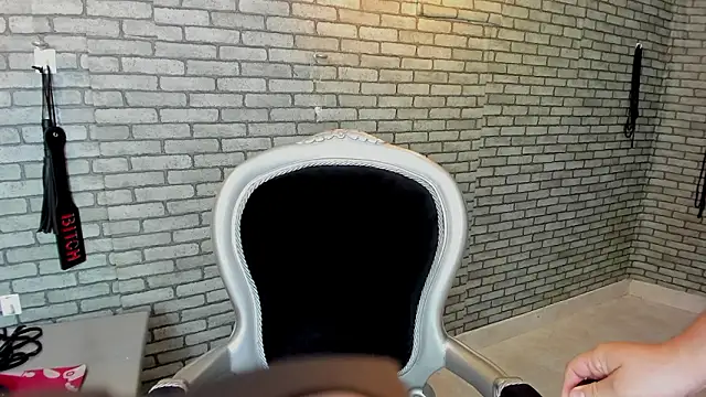 Briana_24のライブXXXチャット