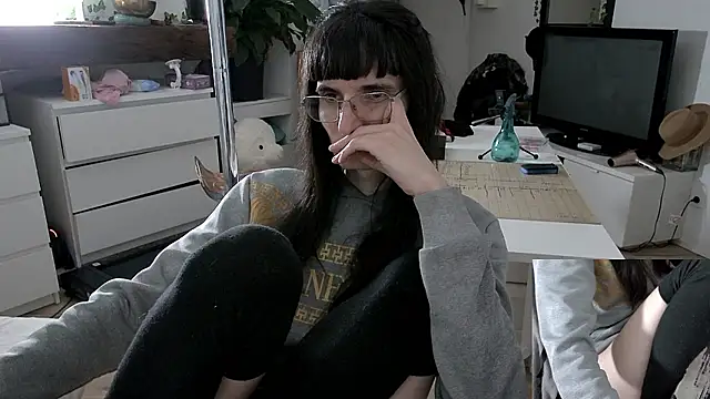 CeriseLapine's Live XXX Chat