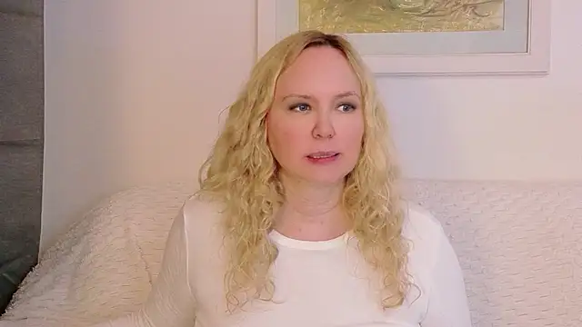 Sarah4you live XXX chat