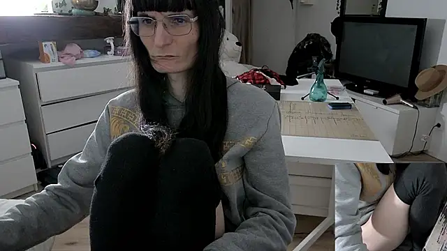 CeriseLapine's Live XXX Chat