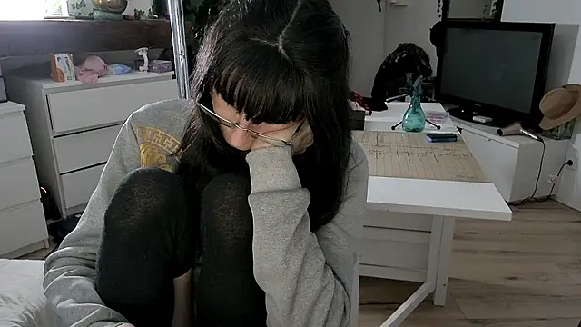 CeriseLapine's Live XXX Chat