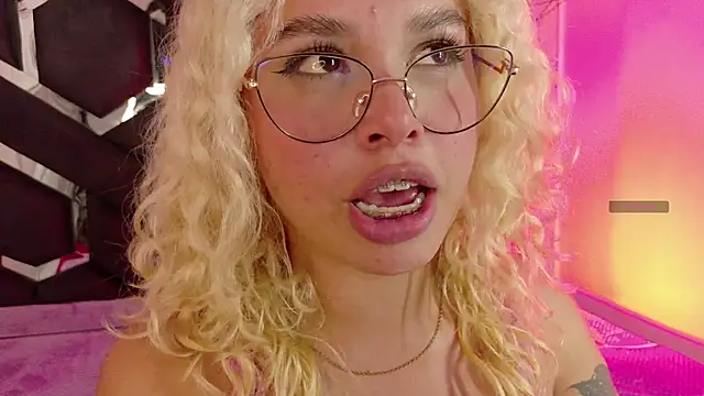 Haelycute's Live XXX Chat