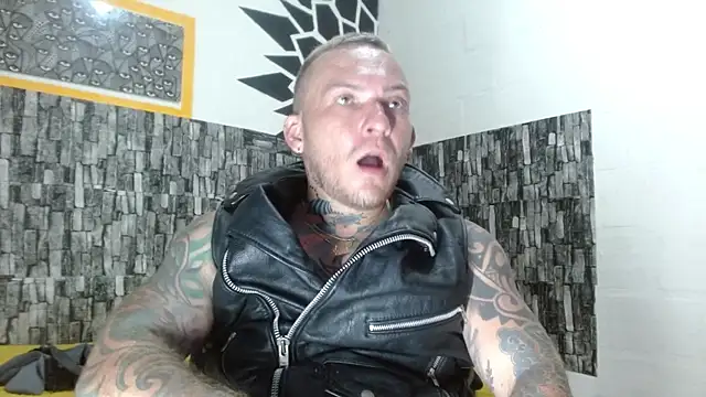 stripnolimits' Live XXX Chat