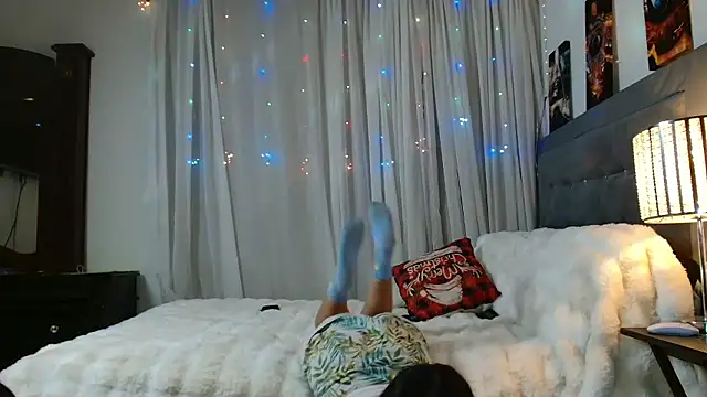 Chat +18 de 3littleschoolteens ao vivo