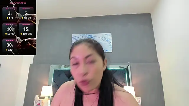 Lauralove_69 élő XXX-chatje