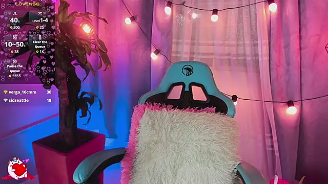 Lia_little18's Live XXX Chat