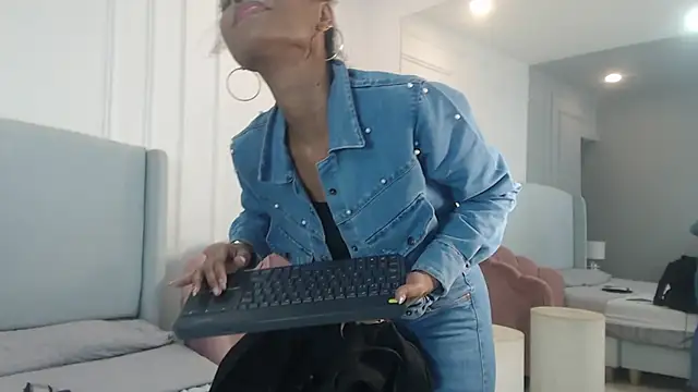 ChantalGarner's Live XXX Chat