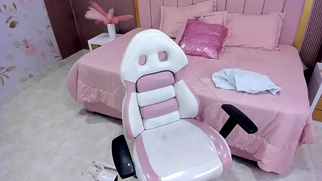 Kendall_curves Live XXX Chat