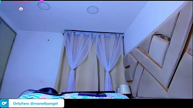 ashelydainii's Live XXX Chat