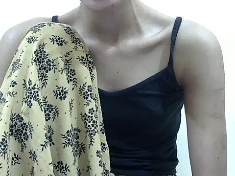 Anu_tiny Chat XXX in diretta