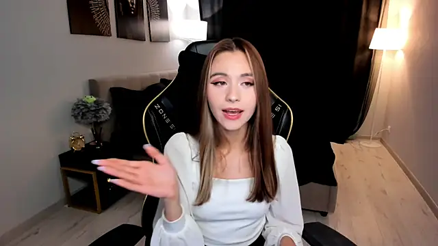 EllaCurtis' Live XXX Chat