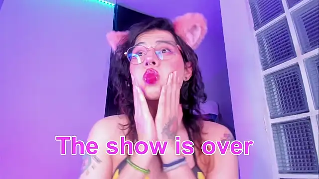 Sweet-SharoKitty's Live XXX Chat