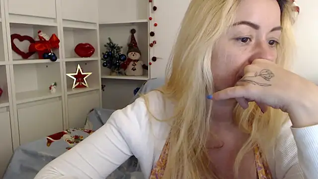 _karolynesyera_'s Live XXX Chat