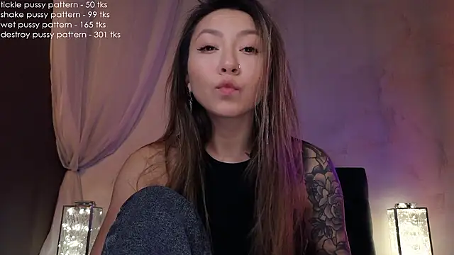 Show modela im_casey na web-kameri