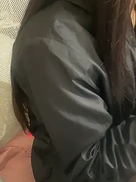 Mina048 即時 XXX 聊天