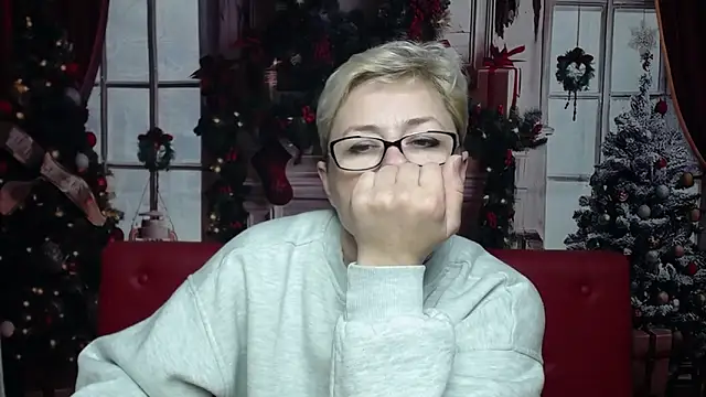 EmiliaGreen Live XXX chat