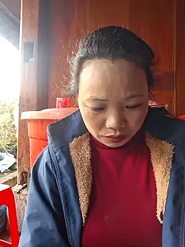 miomio-12's Live XXX Chat