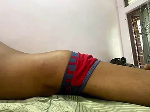 CALVINXXX Adlı Modelin Canlı XXX Sohbeti