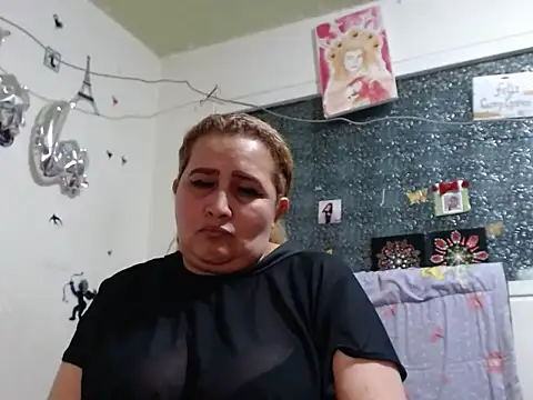 Perla1981--'s Live XXX Chat