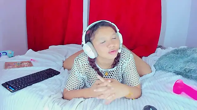 Emily_Coper18 Live XXX Chat