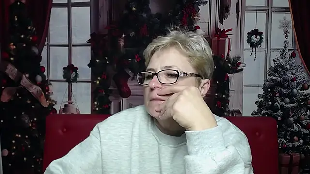 EmiliaGree's Live XXX Chat