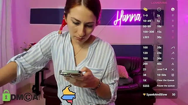 camiladeluca: διαδικτυακό σόου στην κάμερα