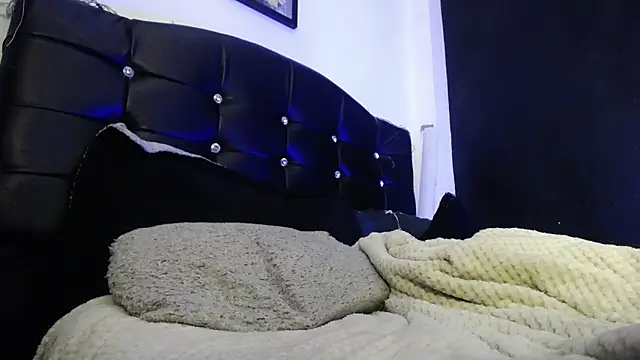 Онлайн чат XXX candyladyboy