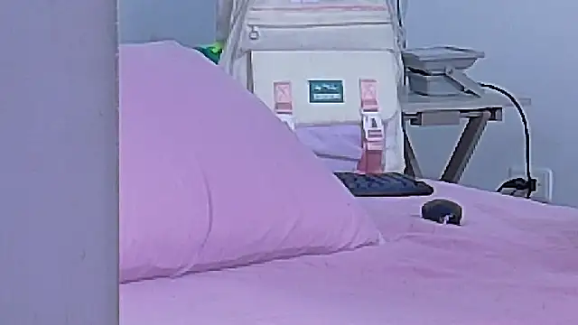 cutepetitee Adlı Modelin Canlı XXX Sohbeti